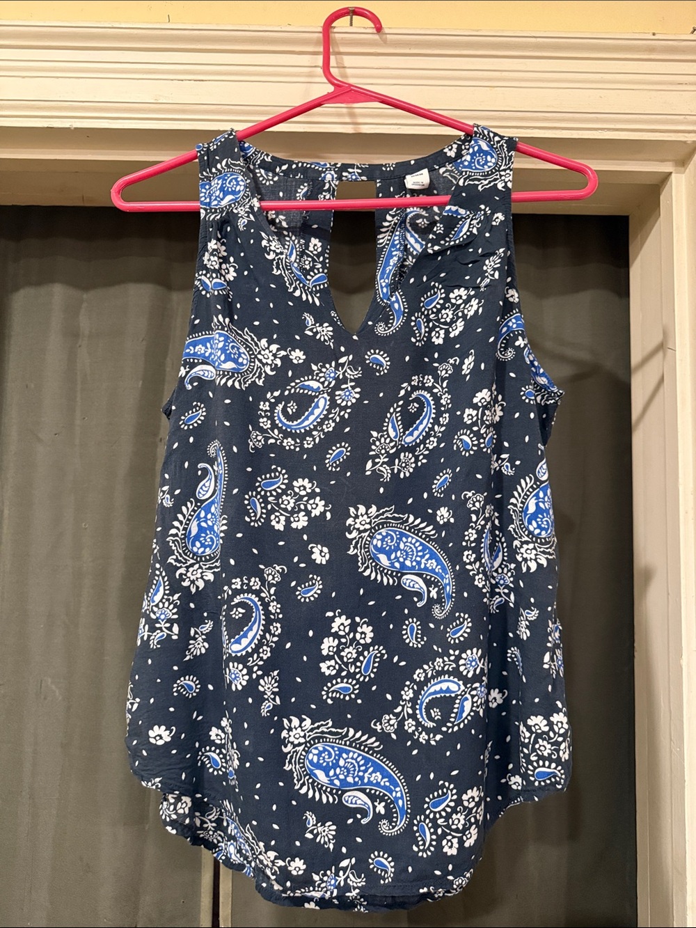 Old Navy Navy Paisley Print Sleeveless Keyhole Tank